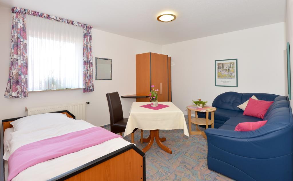 Rhoen-Hotel Sonnenhof - Restaurant & Cafe Poppenhausen Pokoj fotografie