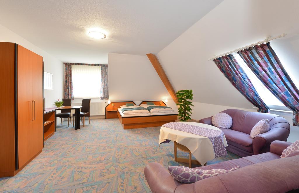 Rhoen-Hotel Sonnenhof - Restaurant & Cafe Poppenhausen Pokoj fotografie