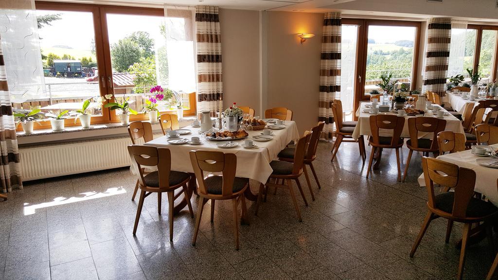 Rhoen-Hotel Sonnenhof - Restaurant & Cafe Poppenhausen Exteriér fotografie